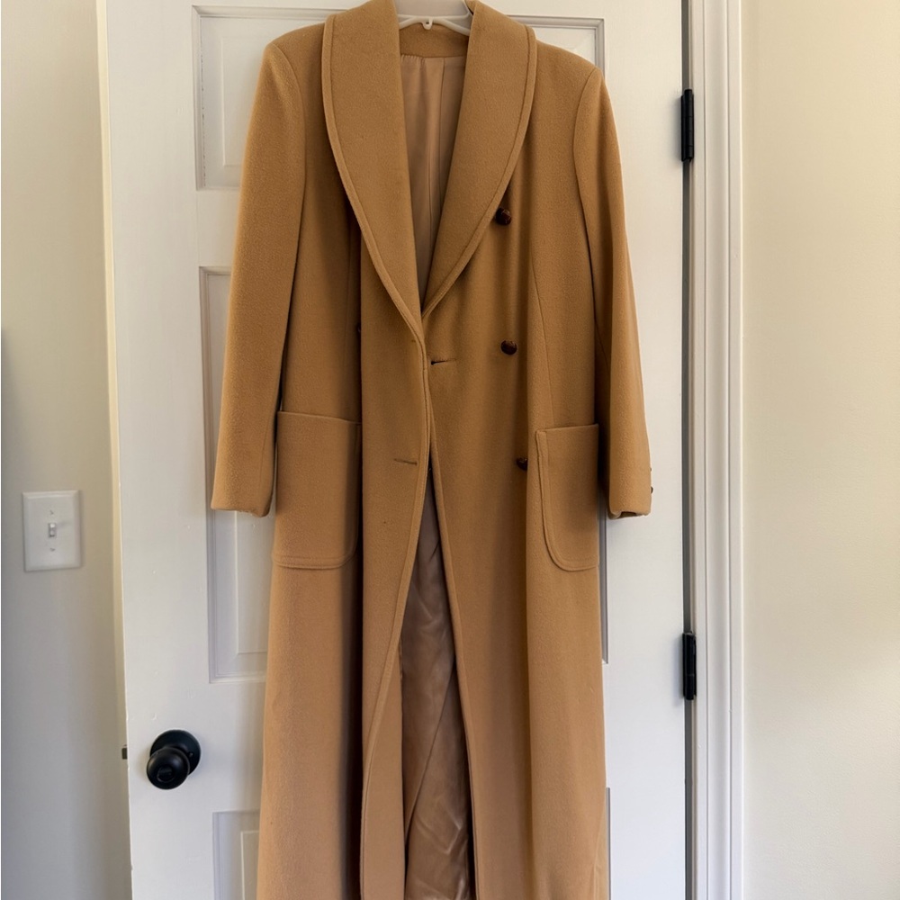 Elegant Tan Trench Coat for Women